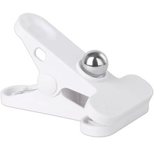 Klädnypa i plast med metallfjäder