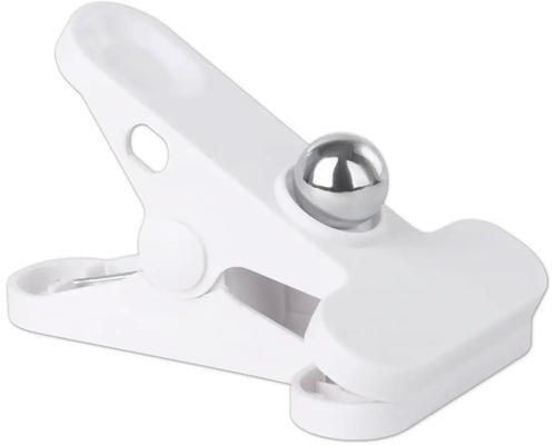 Klädnypa i plast med metallfjäder