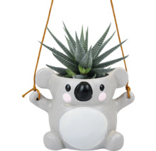Hängande blomkruka i form av en koala med suckulent