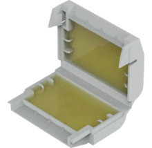 Invändig vy av en tom kabelkanal av plast