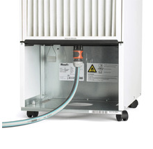 Baksida av en luftavfuktare med slanganslutning och markeringen Made in Sweden.