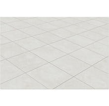 Kakelgolv med kvadratiska, ljusa plattor och fogar