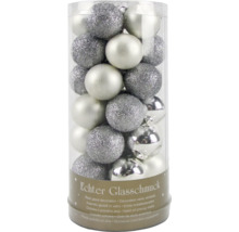 Julgranskulor av glas med silverfärgad yta i behållaren