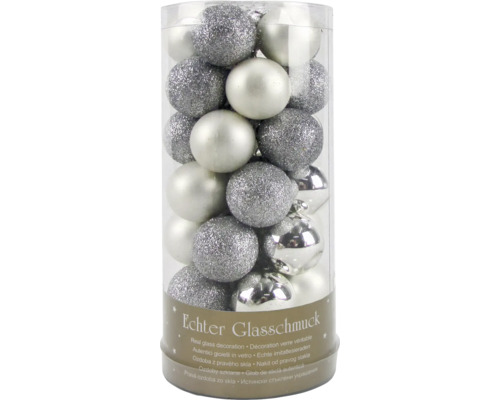 Julgranskulor av glas med silverfärgad yta i behållaren