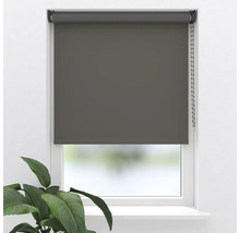 Grå rullgardin vid fönstret med kedjedrift