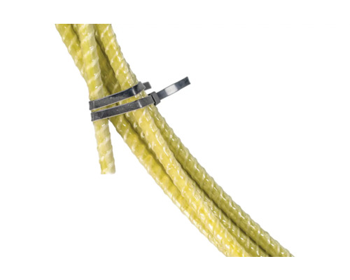 Knippe gula fiberstänger, sammanhållna av metallbindemedel