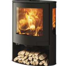 Braskamin med ved i eldstaden och förvaringsfack