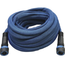 Blå trädgårdsslang med anslutningar