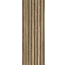 Träpanel med lamellstruktur