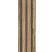 Träpanel med lamellstruktur