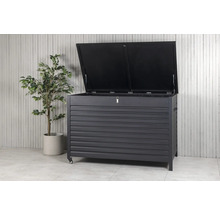 Öppen, grå förvaringslåda av metall med hjul och sidohandtag