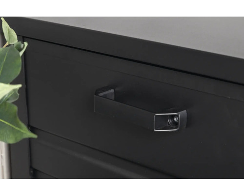 Detaljbild av svart metallskåp med låda och handtag