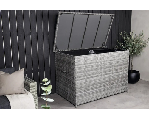 Flätad förvaringslåda med öppet lock för utomhusbruk