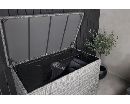 Öppen trädgårdsbox i rotting för förvaring av trädgårdsredskap