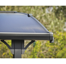 Detaljvy av ett terrassöverdrag med transparent tak och ram