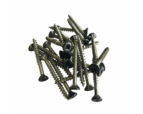 En hög med träskruvar med försänkt huvud