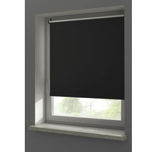 Vy över ett fönster med en svart rullgardin.