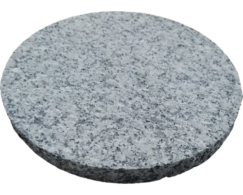 Rund trampsten av granit