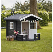 Svart lekhus för barn med dörr, fönster och dekoration i trädgården