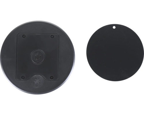 Undersida av en LED-lampa med batterifack och magnetfunktion, plus lock med hänghål