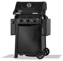 Svart gasolgrill med termometer på locket och hjul för enkel transport