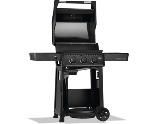 Svart gasolgrill med öppet lock, tre reglage och sidobord.