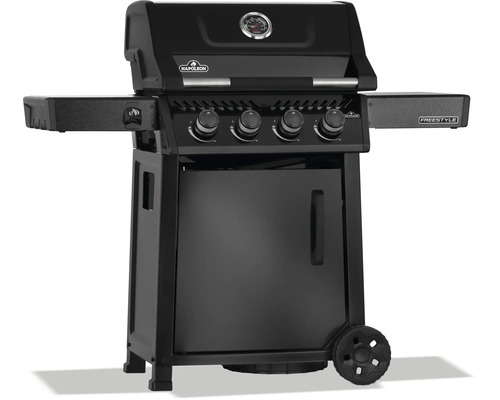 Svart Napoleon Freestyle gasolgrill med fyra brännare, sidobord, temperaturvisning och underskåp.