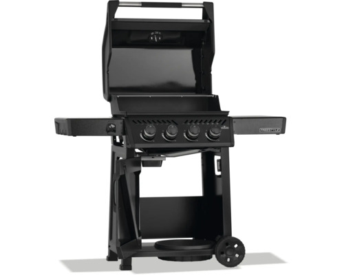 Svart Napoleon Freestyle gasolgrill med fyra brännare, hyllor och hjul.