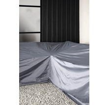 Grått skyddshölje över trädgårdsmöbler