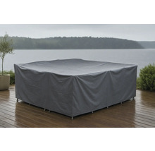 Grått skyddshölje över en trädgårdsgrupp utomhus