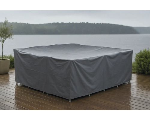 Grått skyddshölje över en trädgårdsgrupp utomhus