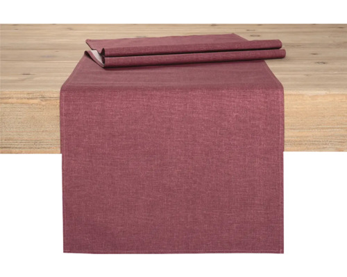 Bordslöpare av tyg på ett träbord