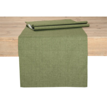 Bordslöpare av tyg på träbord