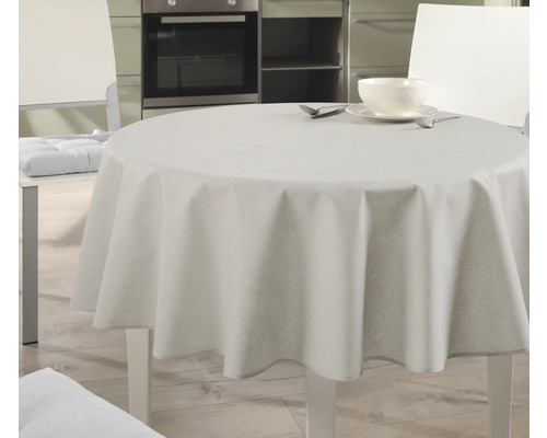 Runt bord med duk och porslin i ljust kök