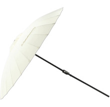 Öppet, ljust parasoll med mörk stång