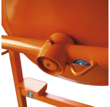 Detaljbild av en betongblandare med roterande anordning.