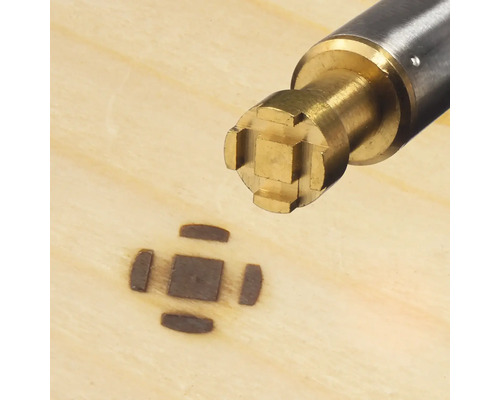 Brännstämpel för att skapa mönster på trä