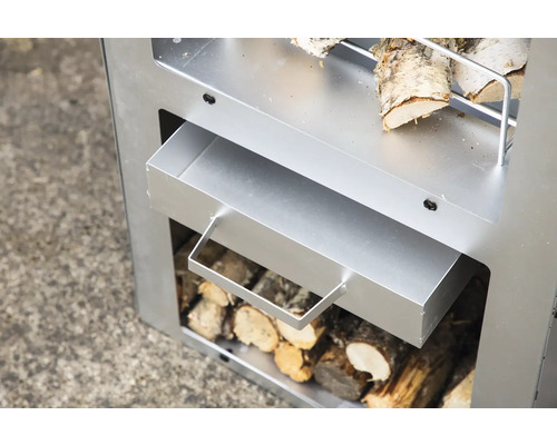 Vedförvaring med vedträn och låda