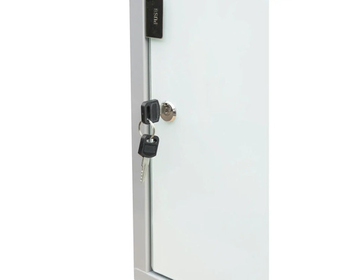 Detaljvy av ett skåp med lås och nyckel