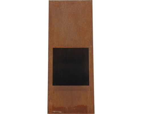 Metallskylt med mörk yta