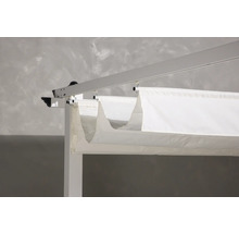 Detaljvy av en pergola med skjutbart tygtak