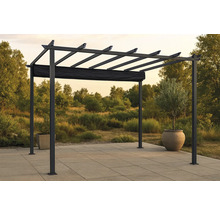 Pergola med tygtak på en terrass i trädgården