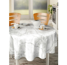 Rund bord med bordsduk i marmorlook, täckt med porslin