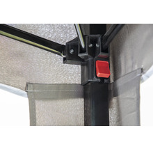 Detaljvy av ett lusthus med röd knappmekanism för justering