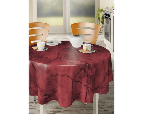 Runt bord med mörk röd marmorduk i ett kök