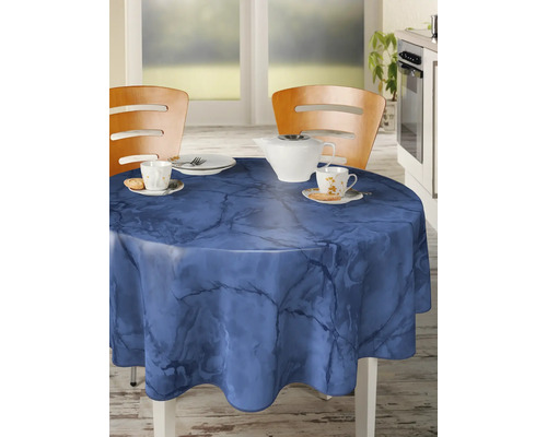 Dukat runt bord med blått mönstrat duk