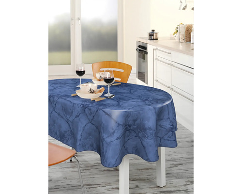 Matbord med blå vaxduk med marmordesign