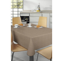 Matbord med beige duk i ett kök