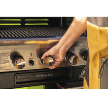 Kontrollpanel för en grill med vridknappar, tändare och fettuppsamlingsbricka