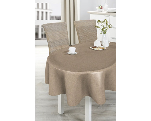 Dukat runt bord med duk och stolar i matsalen